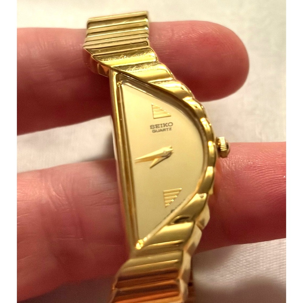 Seiko Half Moon Watch Asymmetric Gold Tone Ribbed Bracelet 1F20-5D59 Vintage